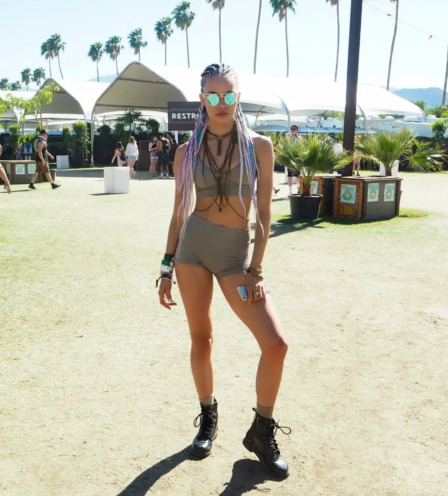 Stylish cool girls Coachella fashion