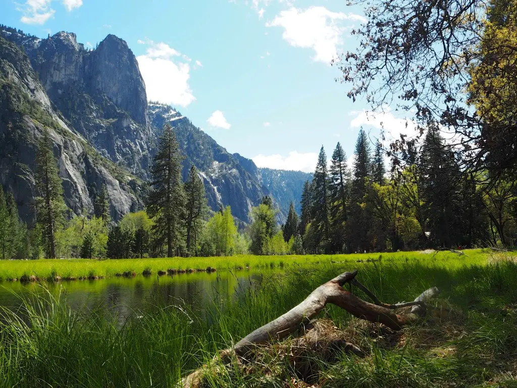 Yosemite-National-Park-CA-lakes-mountains