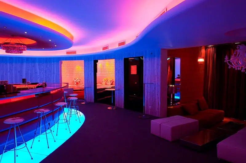 Experience bar Es Vive Hotel Ibiza partying