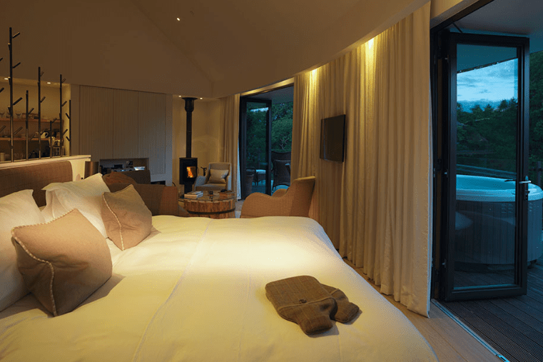 chewton-glen-tree-house-bedroom