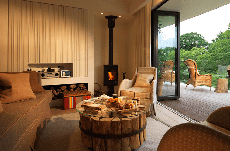 chewton-glen-tree-house-living-room-breakfast