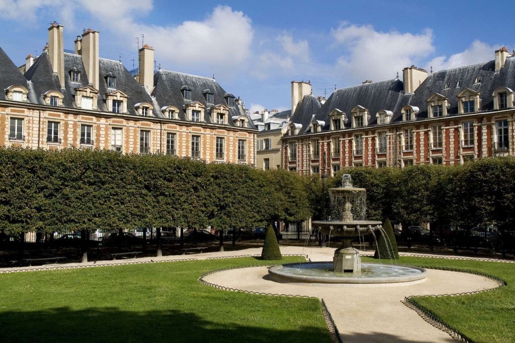 place-des-vosges- Pavillon de la reine Boutique hotels in Paris