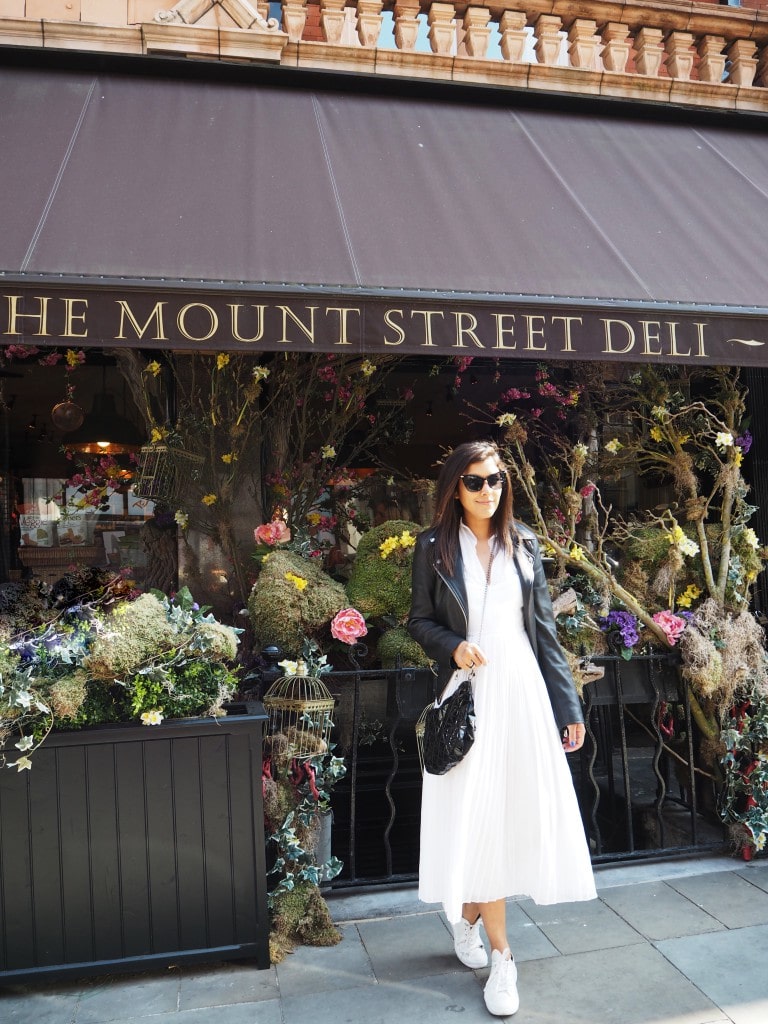 best-shopping-streets-in-London-mount-steet-cafe