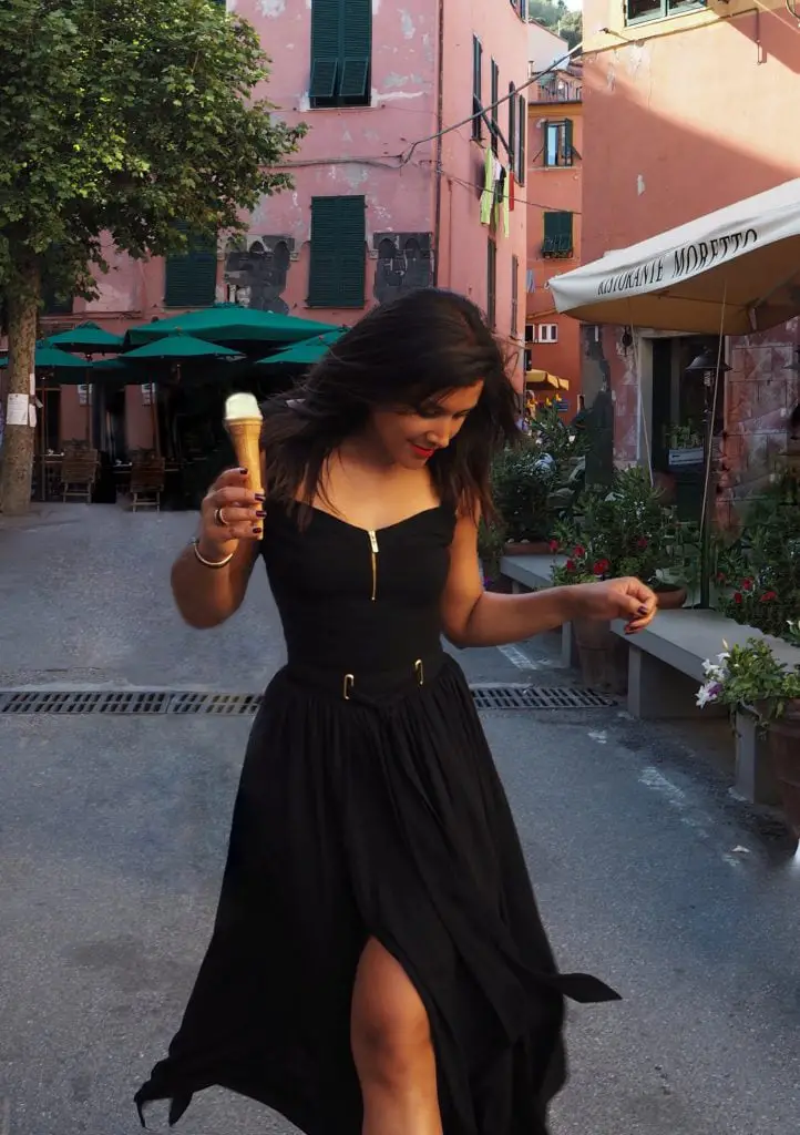 eating ice cream in Italy 