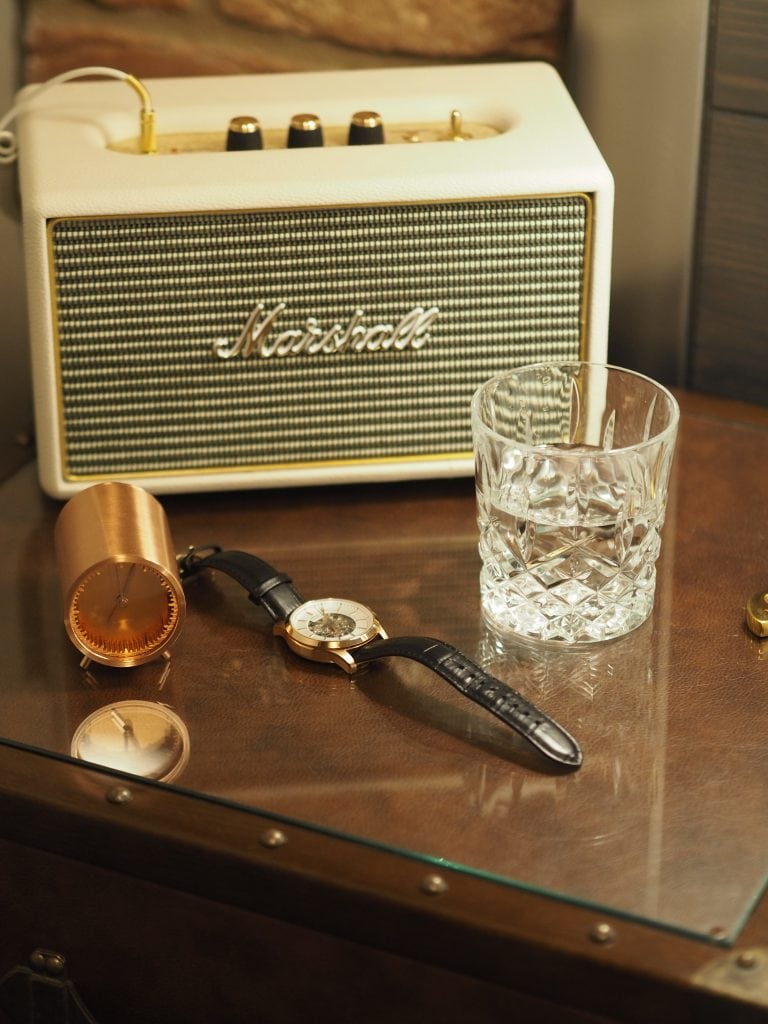 marshall-speakers-in-room-at-the-curtain-hotel