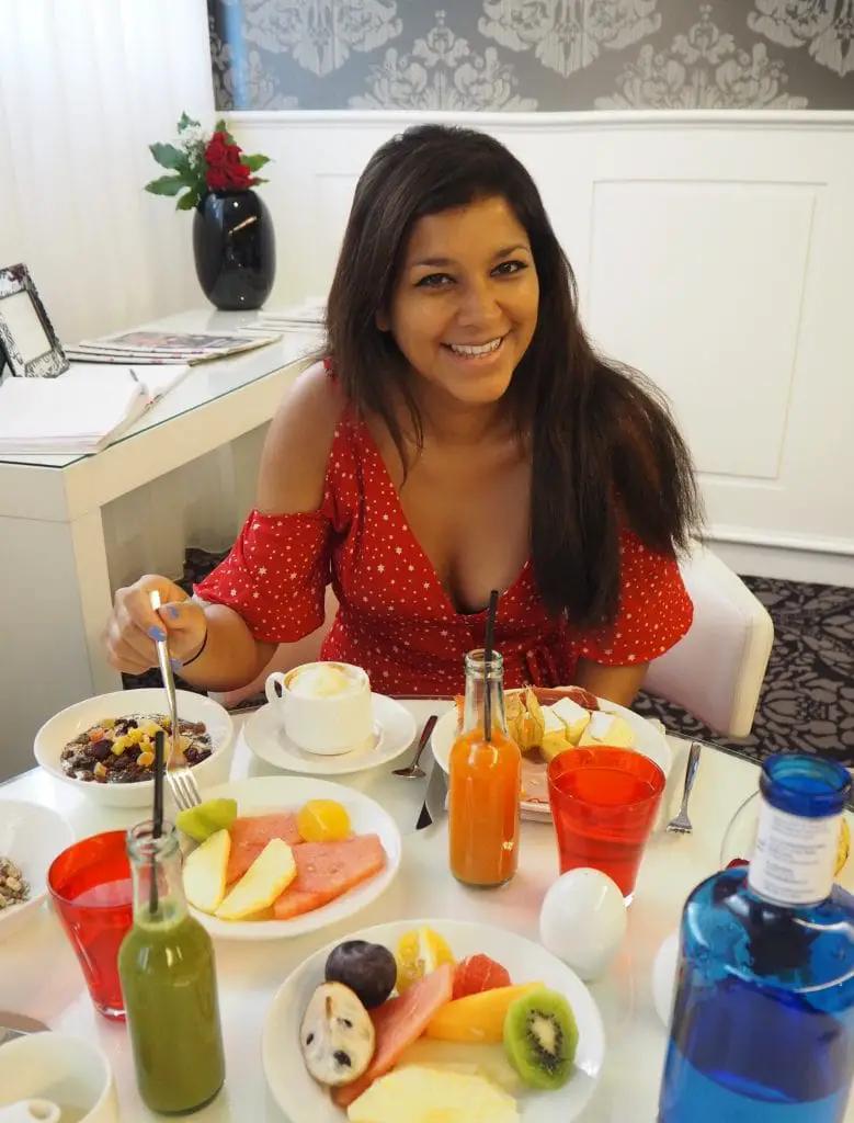 bonnie rakhit style traveller in gran melia colon hotel seville breakfast goals