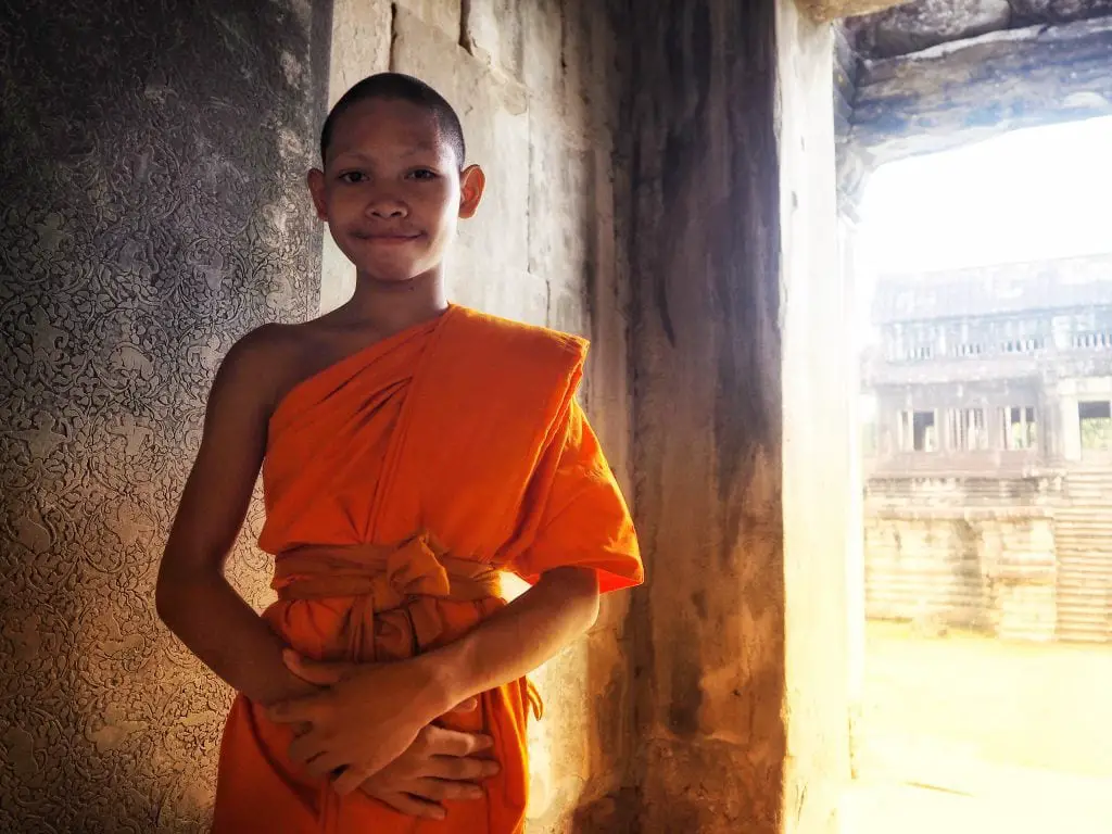 angkor wat temple buddhist child
