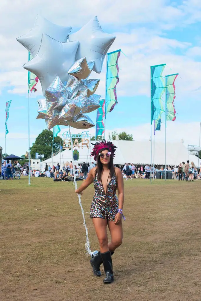What to wear to a festival bonnie Rakhit style traveller Wilderness festival outfits and balloons
