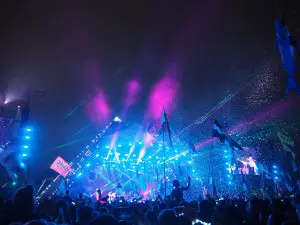 Coldplay Glastonbury Festival 2016 The Style Traveller