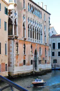 Venice style traveller