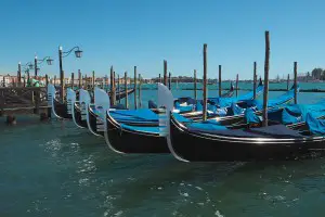Venice gondolas style traveller