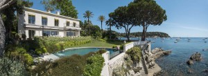 Luxury-villa-sea-front-on-the-cote-d-azur-1