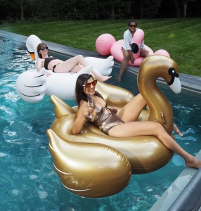 The-style-traveller-Bonnie-Rakhit-sunnylife-inflatables-pool