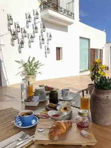 Bonnie Rakhit style traveller Casa Maca Ibiza boutique hotel breakfast