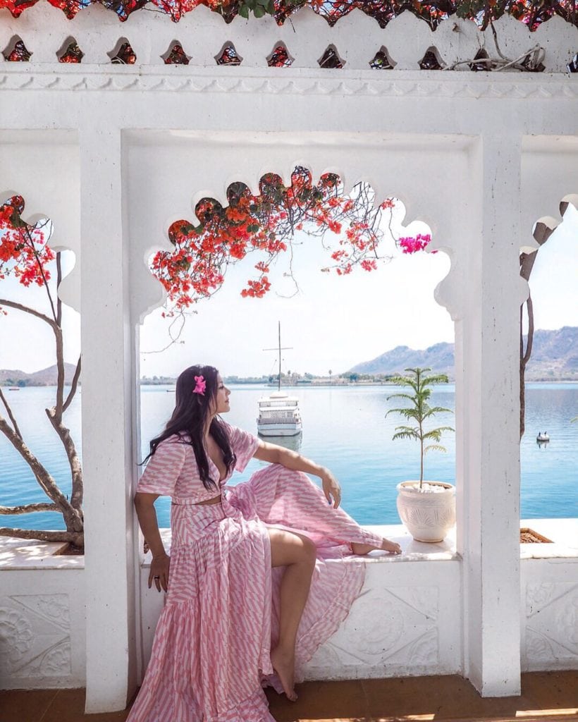 bonnie rakhit style traveller at taj lake palace hotel udaipur india