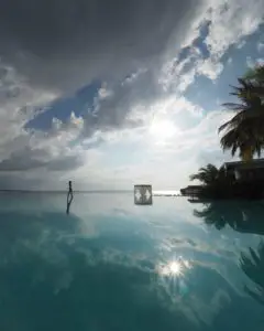 Amilla_fushi_swimming_pool_bonnie_rakhit_style_traveller_maldives_infinity_pool