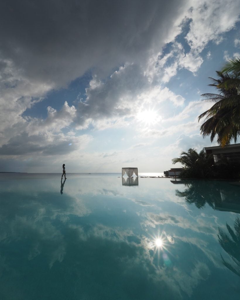 Amilla_fushi_swimming_pool_bonnie_rakhit_style_traveller_maldives_infinity_pool