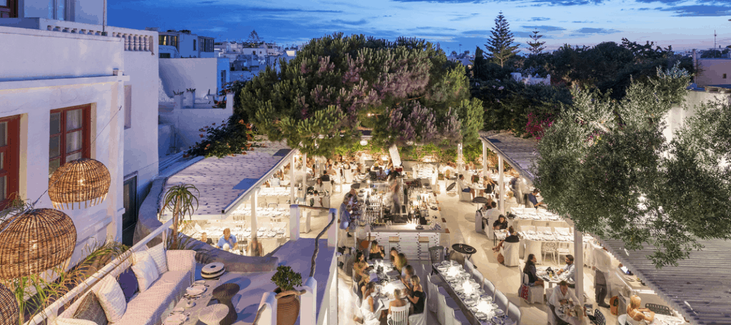 Interni Mykonos - 5 Best Stylish Nights Out and Beach Clubs dancing