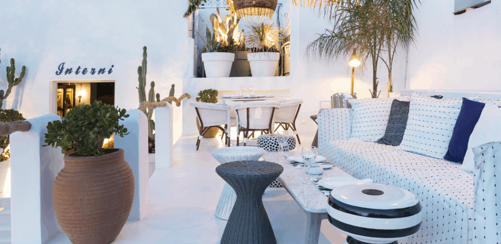 Interni Mykonos - 5 Best Stylish Nights Out and Beach Clubs restaurants