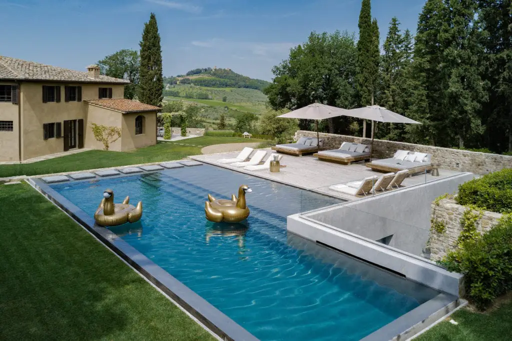 ccastello-nettuno-luxury-vacation-villa-rentals-florence-swimming pool