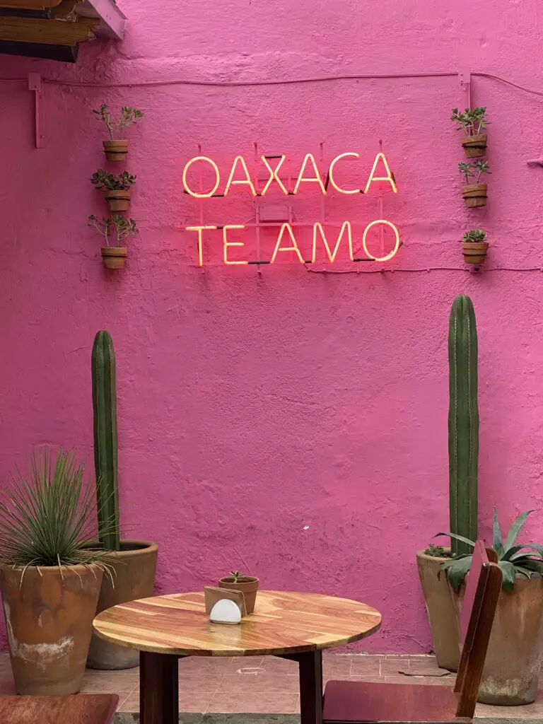 Oaxaca I love you sign what to do in oaxaca