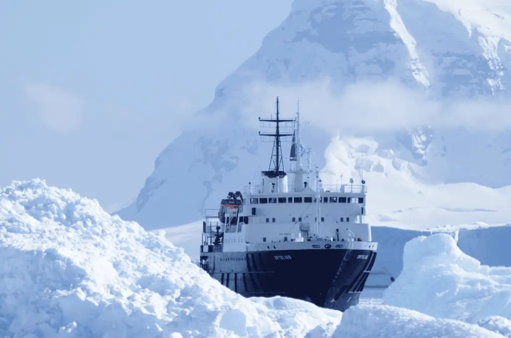 Luxury Guide to Travelling Antarctica cruise